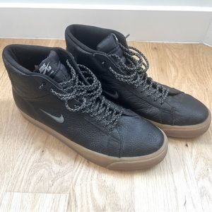 Nike Zoom SB Blazer Mid Sneakers in Black Leather